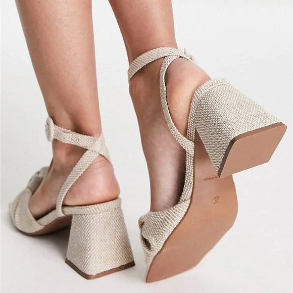 NWOT Bow tie Stacked Heel - Picture 5 of 10